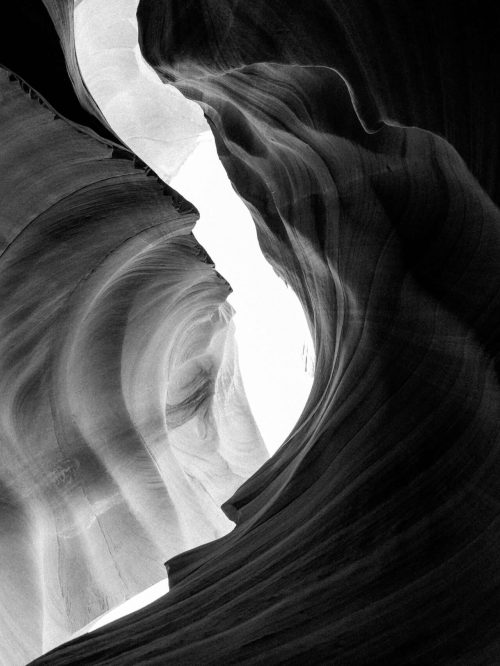 roberto-shumski-_vhtgLkd_vg-unsplash
